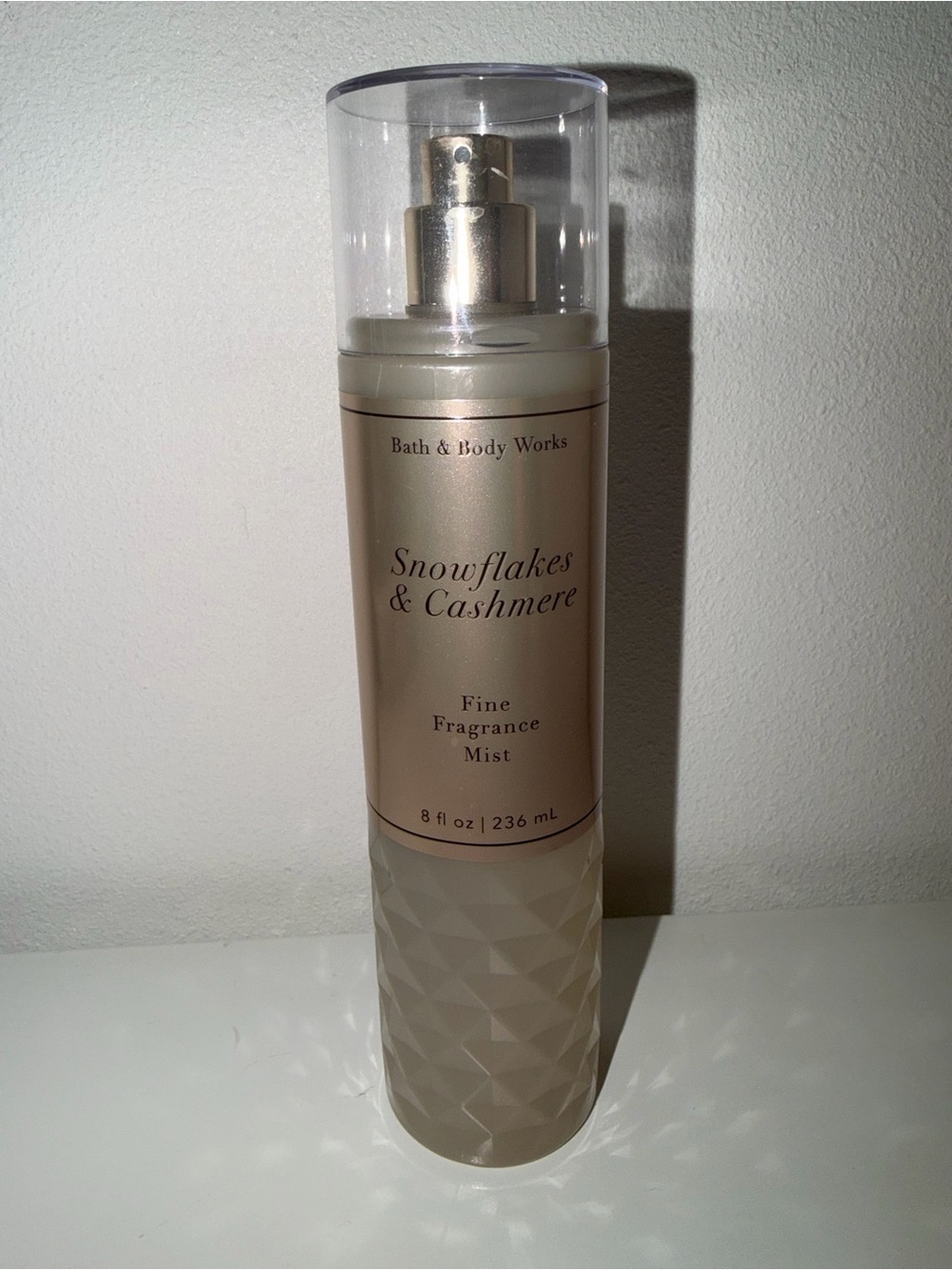 Bath & Body Works Snowflakes & Cashmere Mist - Champagne Taupe